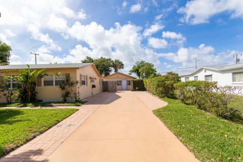 Propiedad comercial en alquiler en West Palm Beach, Florida, 3 habitaciones, 46.45 m2 № 2250753 - foto 15
