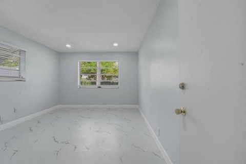 House in Hollywood, Florida 3 bedrooms, 159.7 sq.m. № 2188952 - photo 9