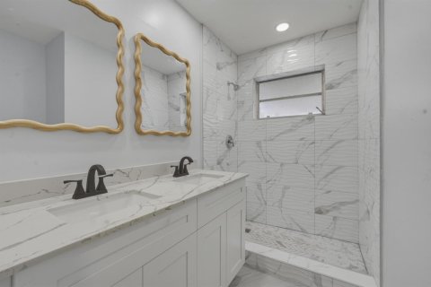 House in Hollywood, Florida 3 bedrooms, 159.7 sq.m. № 2188952 - photo 10
