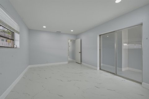 House in Hollywood, Florida 3 bedrooms, 159.7 sq.m. № 2188952 - photo 14