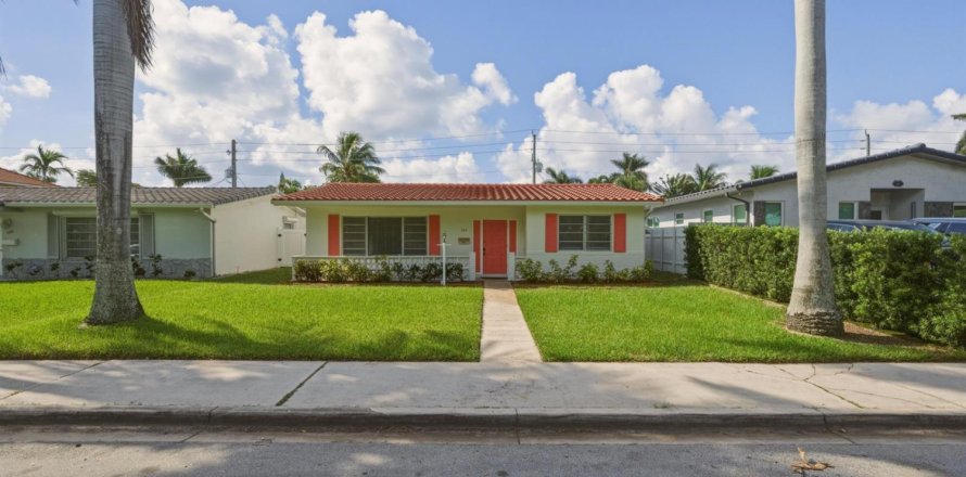 House in Hollywood, Florida 3 bedrooms, 159.7 sq.m. № 2188952