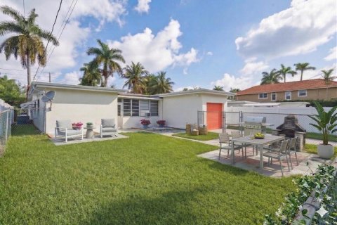 House in Hollywood, Florida 3 bedrooms, 159.7 sq.m. № 2188952 - photo 5