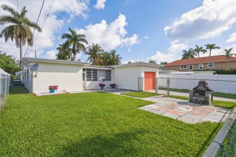 House in Hollywood, Florida 3 bedrooms, 159.7 sq.m. № 2188952 - photo 19