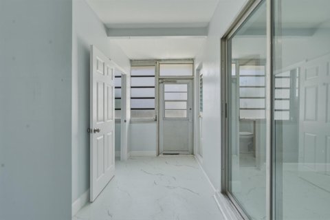 House in Hollywood, Florida 3 bedrooms, 159.7 sq.m. № 2188952 - photo 18