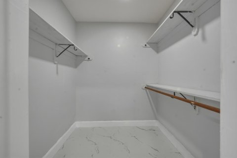 House in Hollywood, Florida 3 bedrooms, 159.7 sq.m. № 2188952 - photo 17