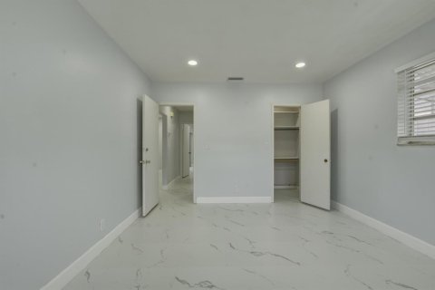 House in Hollywood, Florida 3 bedrooms, 159.7 sq.m. № 2188952 - photo 11