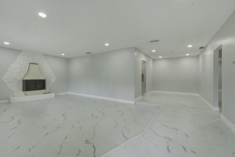 House in Hollywood, Florida 3 bedrooms, 159.7 sq.m. № 2188952 - photo 7