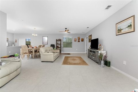 House in Punta Gorda, Florida 4 bedrooms, 188.78 sq.m. № 2118796 - photo 6