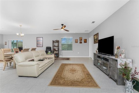 House in Punta Gorda, Florida 4 bedrooms, 188.78 sq.m. № 2118796 - photo 19