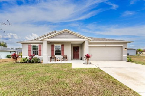 House in Punta Gorda, Florida 4 bedrooms, 188.78 sq.m. № 2118796 - photo 2