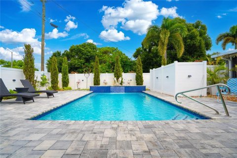 Casa en venta en Saint Petersburg, Florida, 2 dormitorios, 104.24 m2 № 2387553 - foto 3