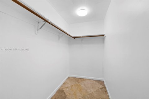 Снять в аренду виллу или дом в Холливуд, Флорида 4 спальни, 164.99м2, № 1992454 - фото 13