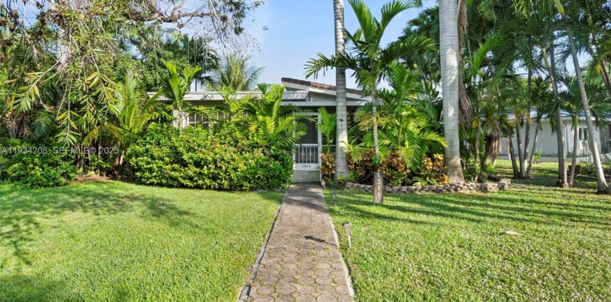 Дом в Холливуд, Флорида 4 спальни, 164.99м2 № 1992454