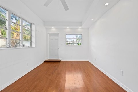 Снять в аренду виллу или дом в Холливуд, Флорида 4 спальни, 164.99м2, № 1992454 - фото 19