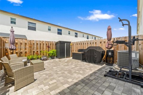 House in Miami, Florida 3 bedrooms, 143.53 sq.m. № 2010745 - photo 21