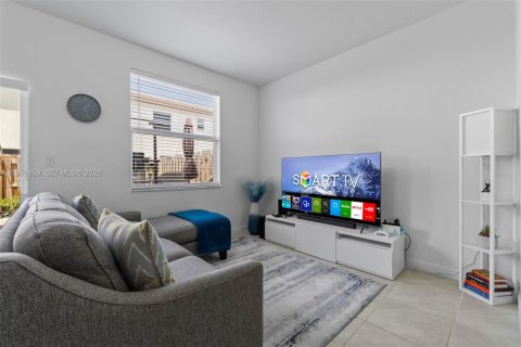 House in Miami, Florida 3 bedrooms, 143.53 sq.m. № 2010745 - photo 17