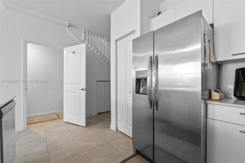 House in Miami, Florida 3 bedrooms, 143.53 sq.m. № 2010745 - photo 11