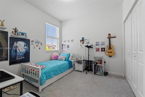 House in Miami, Florida 3 bedrooms, 143.53 sq.m. № 2010745 - photo 30