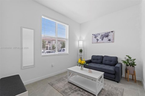 House in Miami, Florida 3 bedrooms, 143.53 sq.m. № 2010745 - photo 5