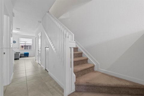 House in Miami, Florida 3 bedrooms, 143.53 sq.m. № 2010745 - photo 7