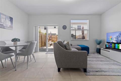 House in Miami, Florida 3 bedrooms, 143.53 sq.m. № 2010745 - photo 16