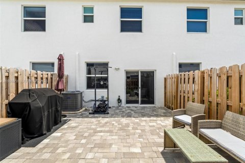 House in Miami, Florida 3 bedrooms, 143.53 sq.m. № 2010745 - photo 22