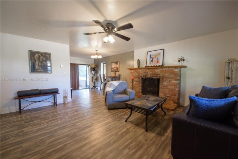 Casa en venta en Homestead, Florida, 3 dormitorios, 207.17 m2 № 1969806 - foto 3