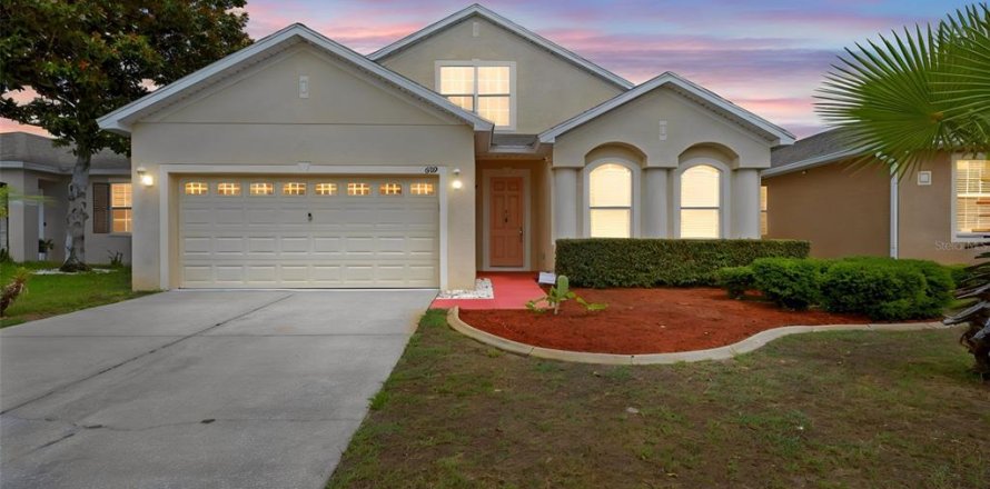 House in Spring Hill, Florida 4 bedrooms, 229.1 sq.m. № 2111961