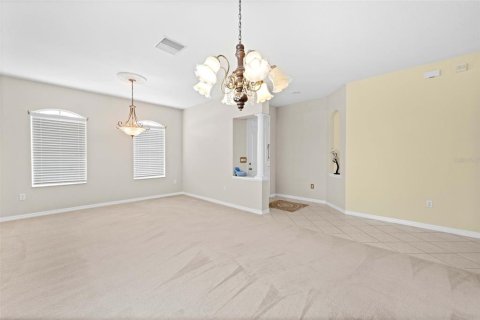 House in Spring Hill, Florida 4 bedrooms, 229.1 sq.m. № 2111961 - photo 9