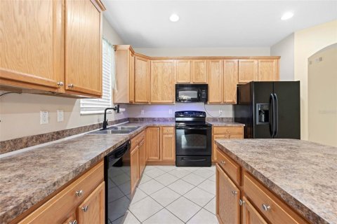 House in Spring Hill, Florida 4 bedrooms, 229.1 sq.m. № 2111961 - photo 14