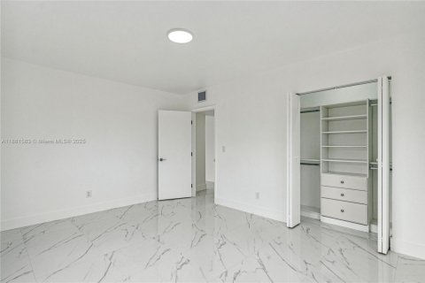 Condominio en alquiler en Miami Beach, Florida, 3 dormitorios, 104.05 m2 № 1925451 - foto 7
