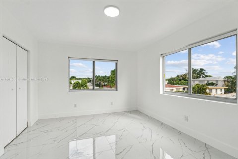 Condominio en alquiler en Miami Beach, Florida, 3 dormitorios, 104.05 m2 № 1925451 - foto 6