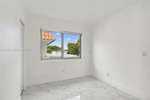 Condominio en alquiler en Miami Beach, Florida, 3 dormitorios, 104.05 m2 № 1925451 - foto 5