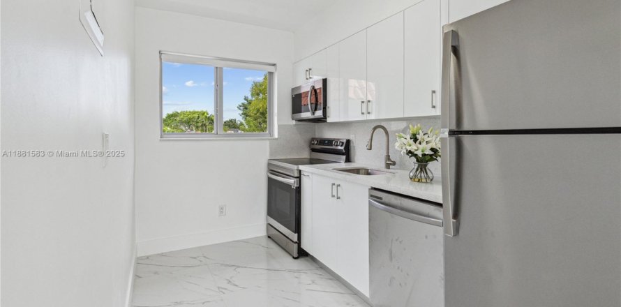 Condominio en Miami Beach, Florida, 3 dormitorios № 1925451