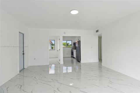 Condominio en alquiler en Miami Beach, Florida, 3 dormitorios, 104.05 m2 № 1925451 - foto 3