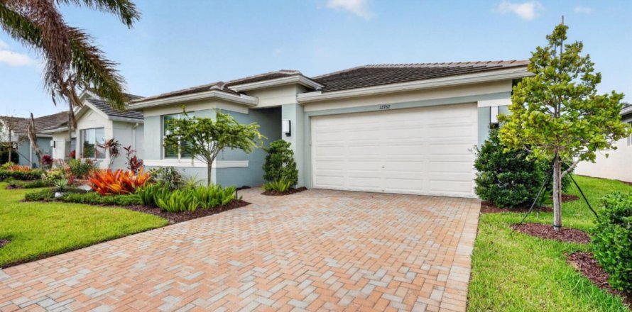 Casa en Port St. Lucie, Florida 2 dormitorios, 162.76 m2 № 2087793