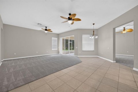 Villa ou maison à vendre à Kissimmee, Floride: 4 chambres, 310.39 m2 № 2400900 - photo 12