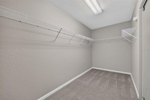 Villa ou maison à vendre à Kissimmee, Floride: 4 chambres, 310.39 m2 № 2400900 - photo 28