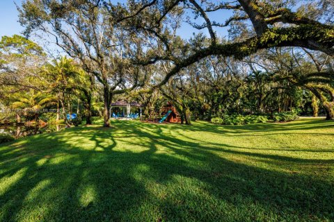 House in Coral Gables, Florida 6 bedrooms, 792.83 sq.m. № 1897968 - photo 29