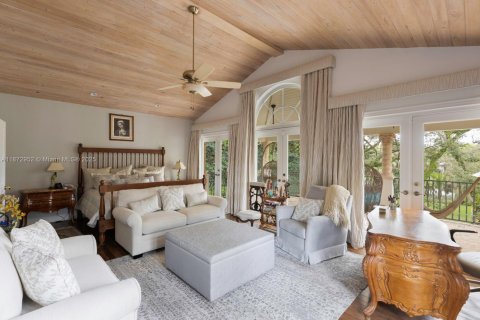 House in Coral Gables, Florida 6 bedrooms, 792.83 sq.m. № 1897968 - photo 14