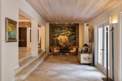 House in Coral Gables, Florida 6 bedrooms, 792.83 sq.m. № 1897968 - photo 10