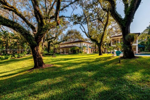 House in Coral Gables, Florida 6 bedrooms, 792.83 sq.m. № 1897968 - photo 26