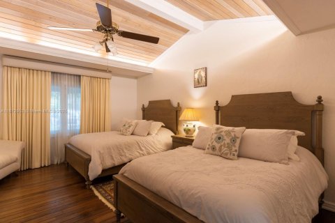 House in Coral Gables, Florida 6 bedrooms, 792.83 sq.m. № 1897968 - photo 18