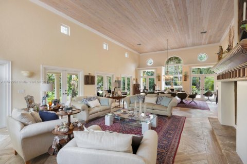 House in Coral Gables, Florida 6 bedrooms, 792.83 sq.m. № 1897968 - photo 6