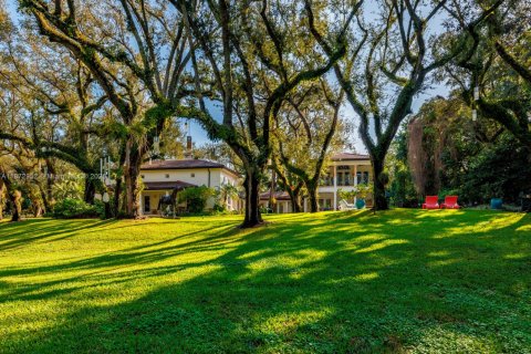 House in Coral Gables, Florida 6 bedrooms, 792.83 sq.m. № 1897968 - photo 21