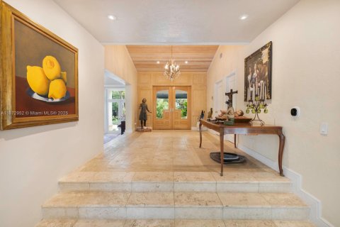 House in Coral Gables, Florida 6 bedrooms, 792.83 sq.m. № 1897968 - photo 3