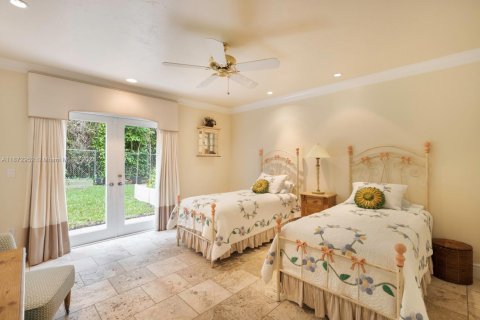 House in Coral Gables, Florida 6 bedrooms, 792.83 sq.m. № 1897968 - photo 19