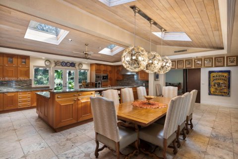 House in Coral Gables, Florida 6 bedrooms, 792.83 sq.m. № 1897968 - photo 11