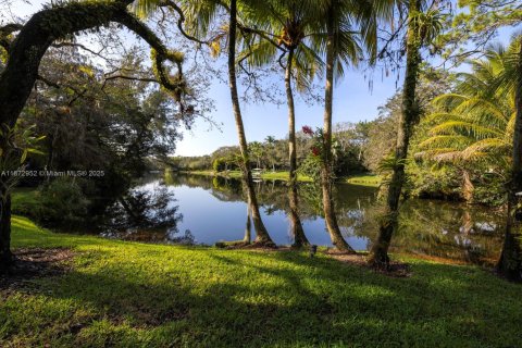 House in Coral Gables, Florida 6 bedrooms, 792.83 sq.m. № 1897968 - photo 20