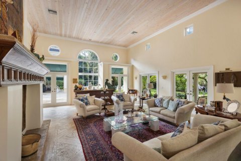 House in Coral Gables, Florida 6 bedrooms, 792.83 sq.m. № 1897968 - photo 5